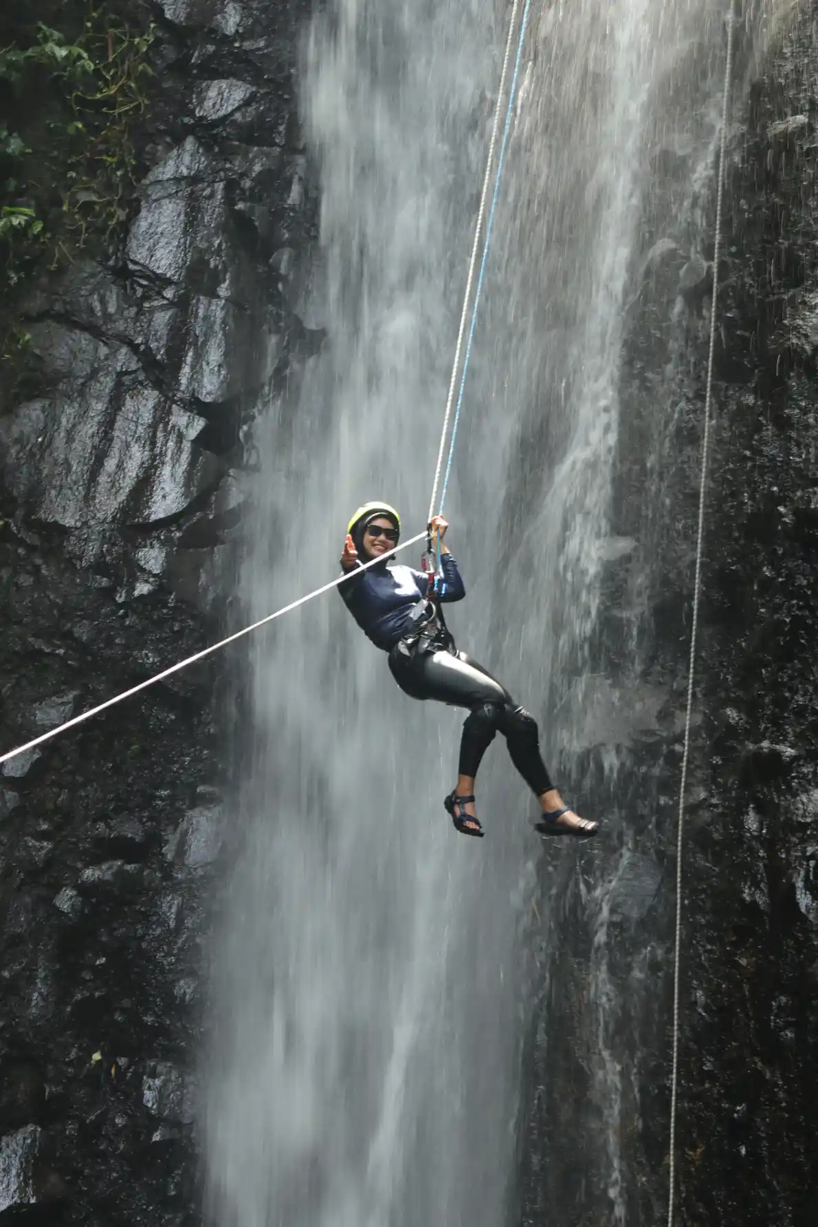 Wisata Canyoning Pacet Mojokerto Rappelling Air Terjun
